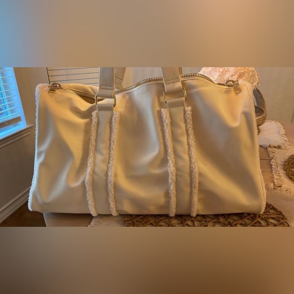 Stoney Clover Lane Sherpa duffle - Picture 1 of 3